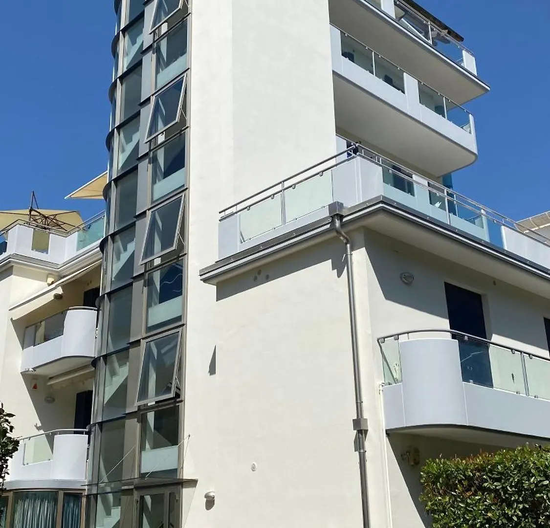 아파트 Attico Onda Blu Vista Mare - Acqua - A 150Mt Dalla Spiaggia 리도 디 예솔로